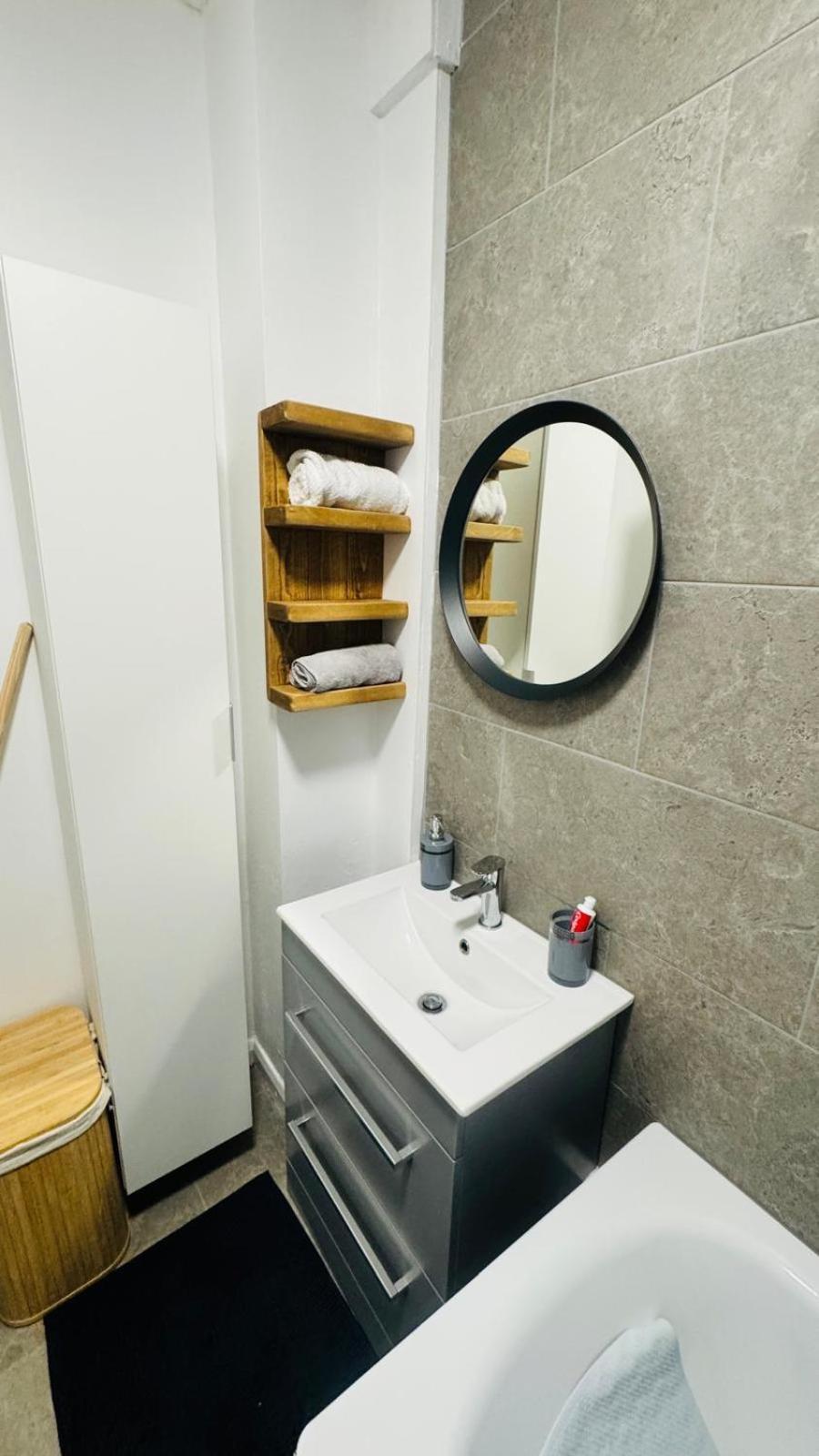 Quarto em Acomodações Particulares Gorgeous Near Canary Wharf Londres
